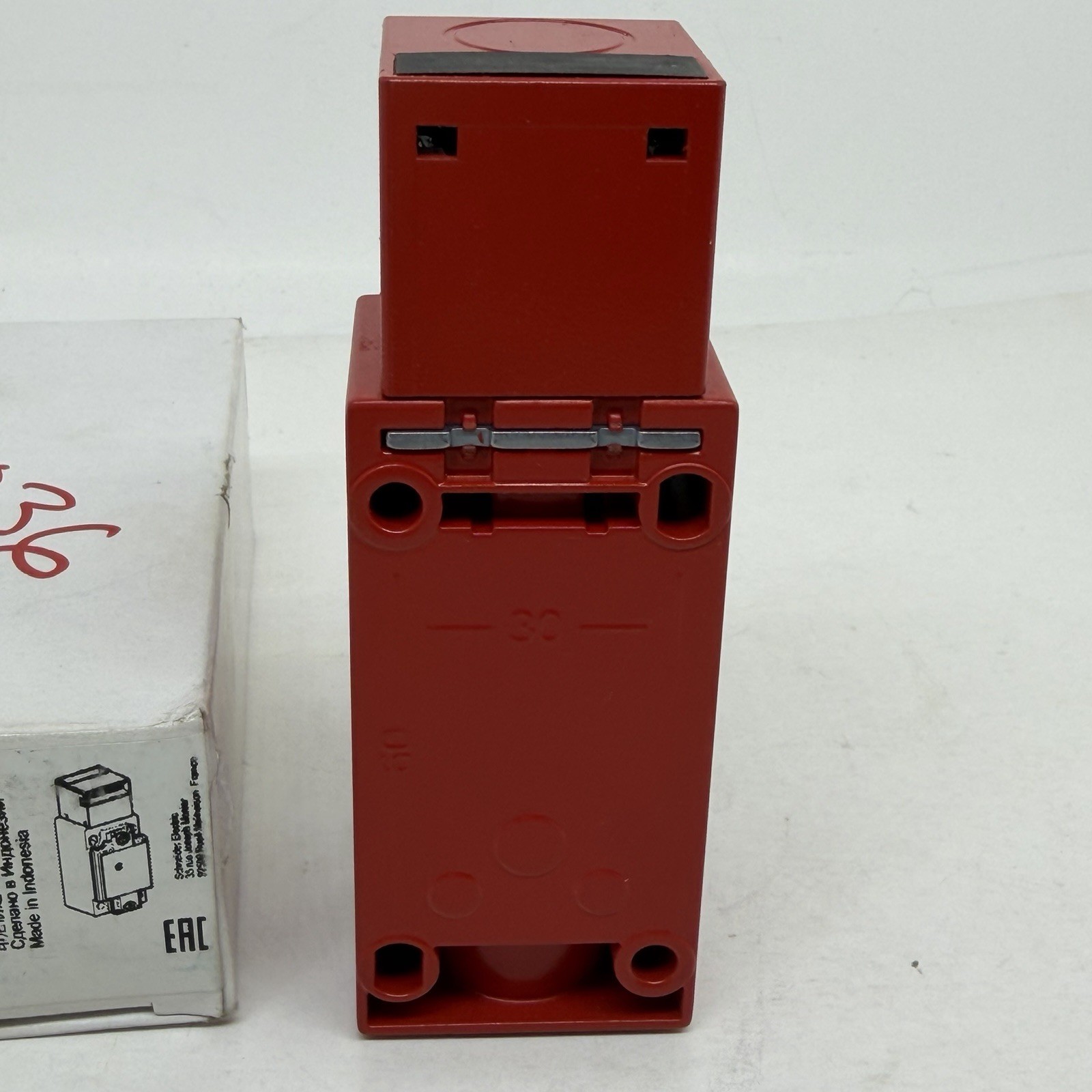 Telemecanique Sensors Xcsa703 2Nc/1No Safety Interlock Switch Nema 4, 4X, 12 Ip