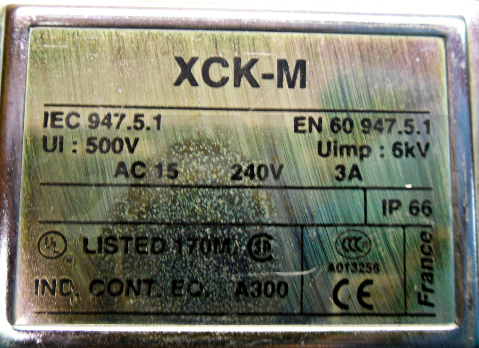 NEW TELEMECANIQUE ZCK-M1H29 LIMIT SWITCH BODY, XCK-M, w/ ZCK-D05 HEAD