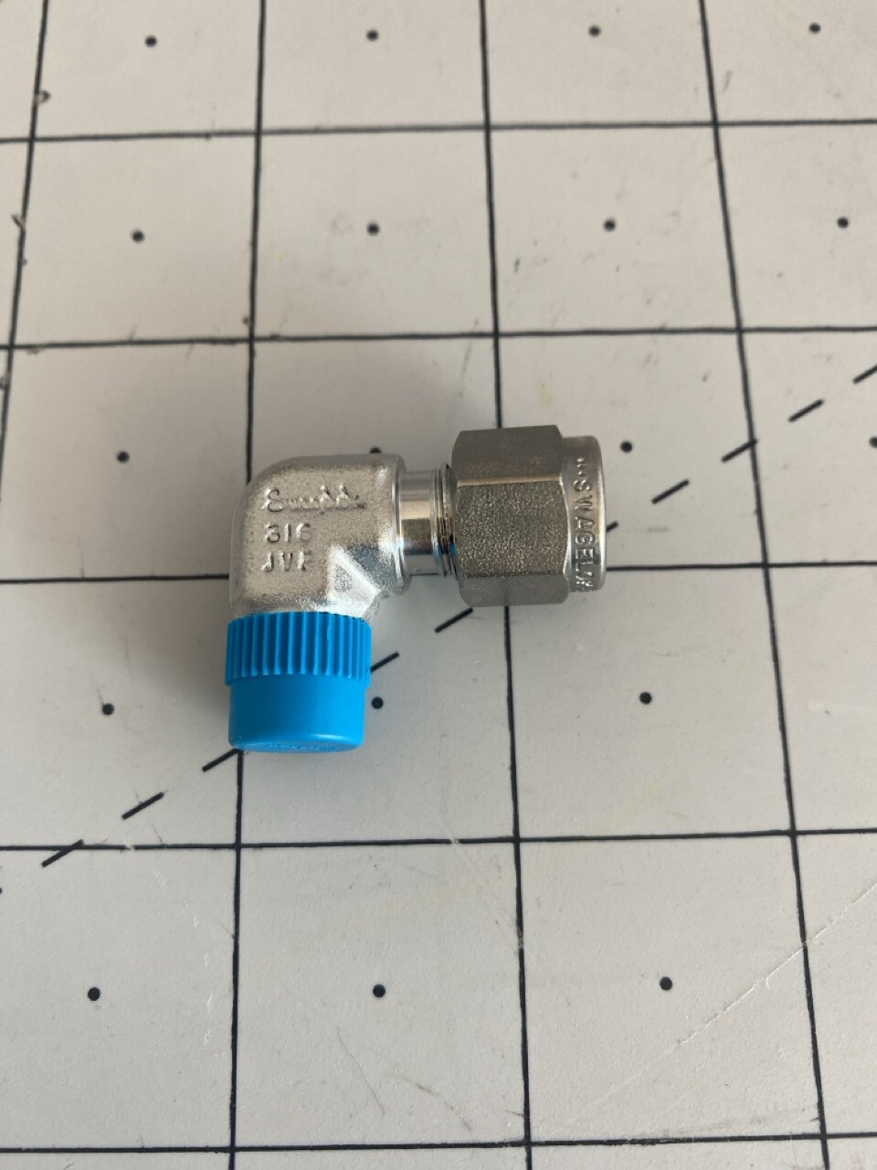 Swagelok Tube Fitting, Male Elebow 1/8in Tube OD x 1/4in Male NPT PN: SS-200-2-4