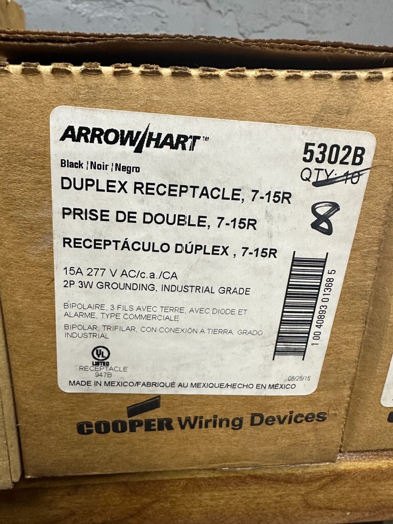 Box of 8 Arrow Hart 5302B Black Duplex Receptacle L17