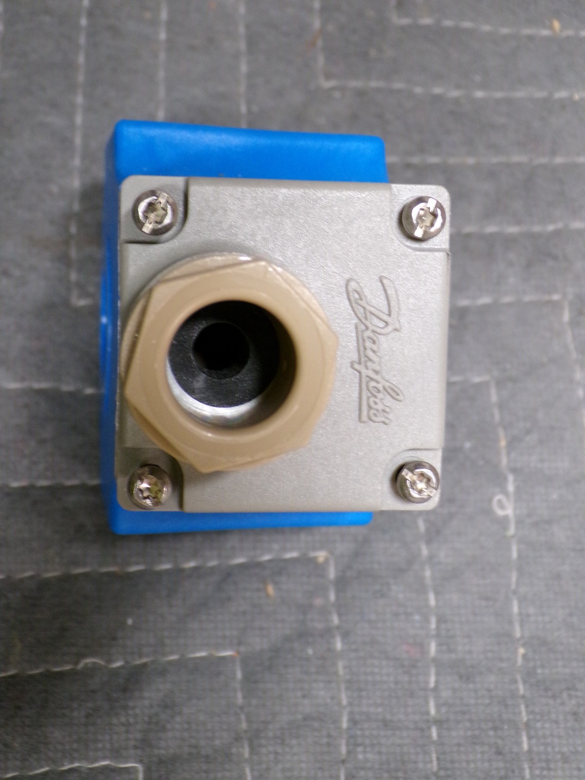 Danfoss #018F6857 Solenoid Coil BG024DS 24V DC W/Connection Box *NOS*