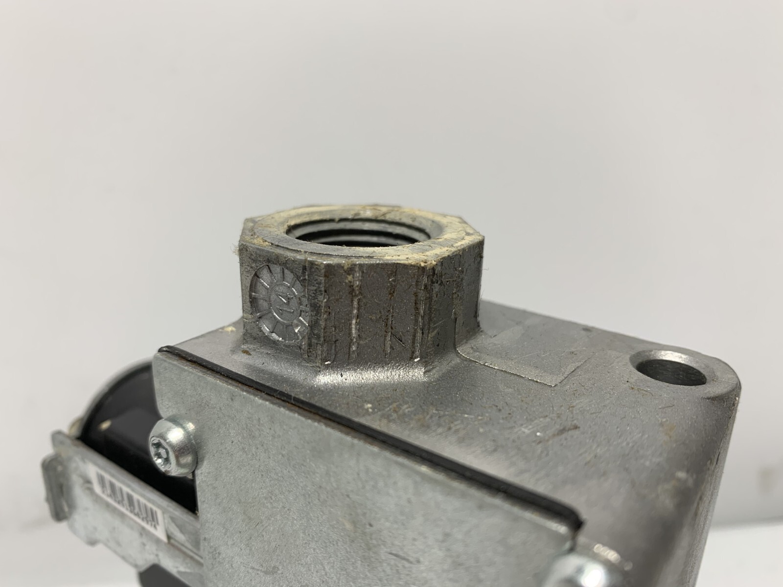 Emerson VAL09030 Manifold Gas Valve 24V 40/60 Hz 1/2 PSI