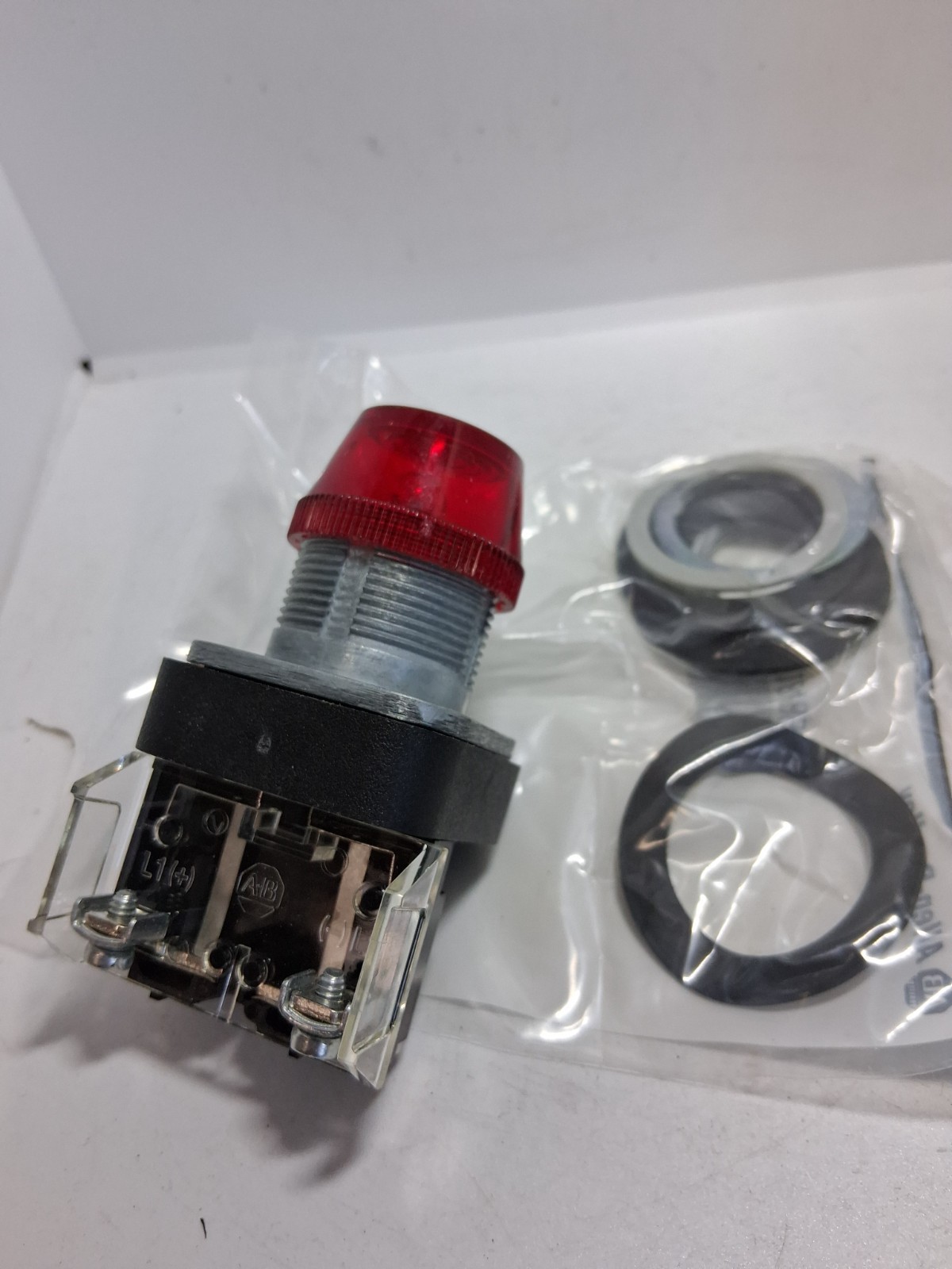 ALLEN BRADLEY 800T-Q10R PILOT LIGHT RED 120V 120VAC/DC SERIES U NNB