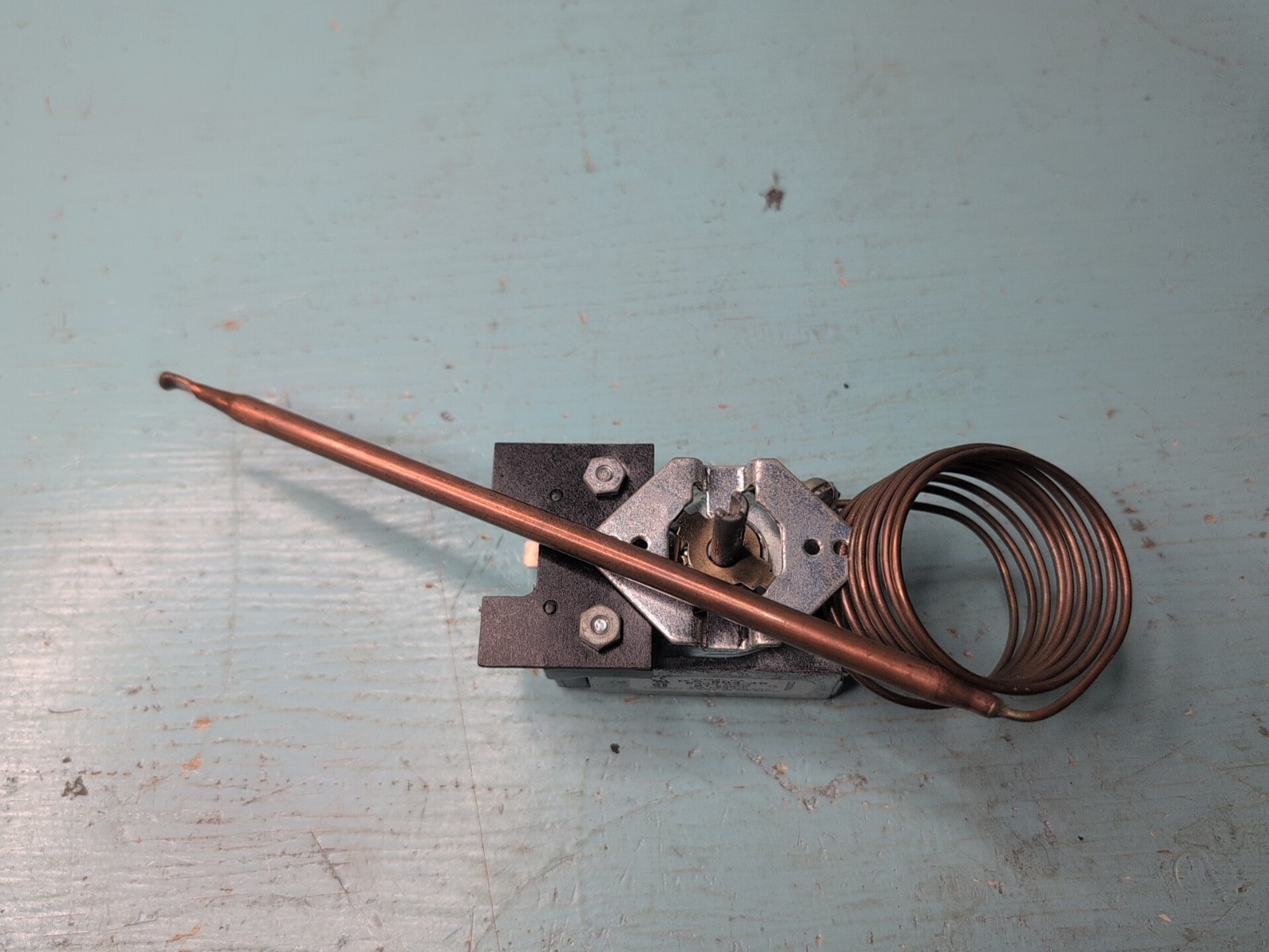 KA-604-48 Thermostat 5300-026 25A 250VAC MT 500F – Mexico – NOS – No Package