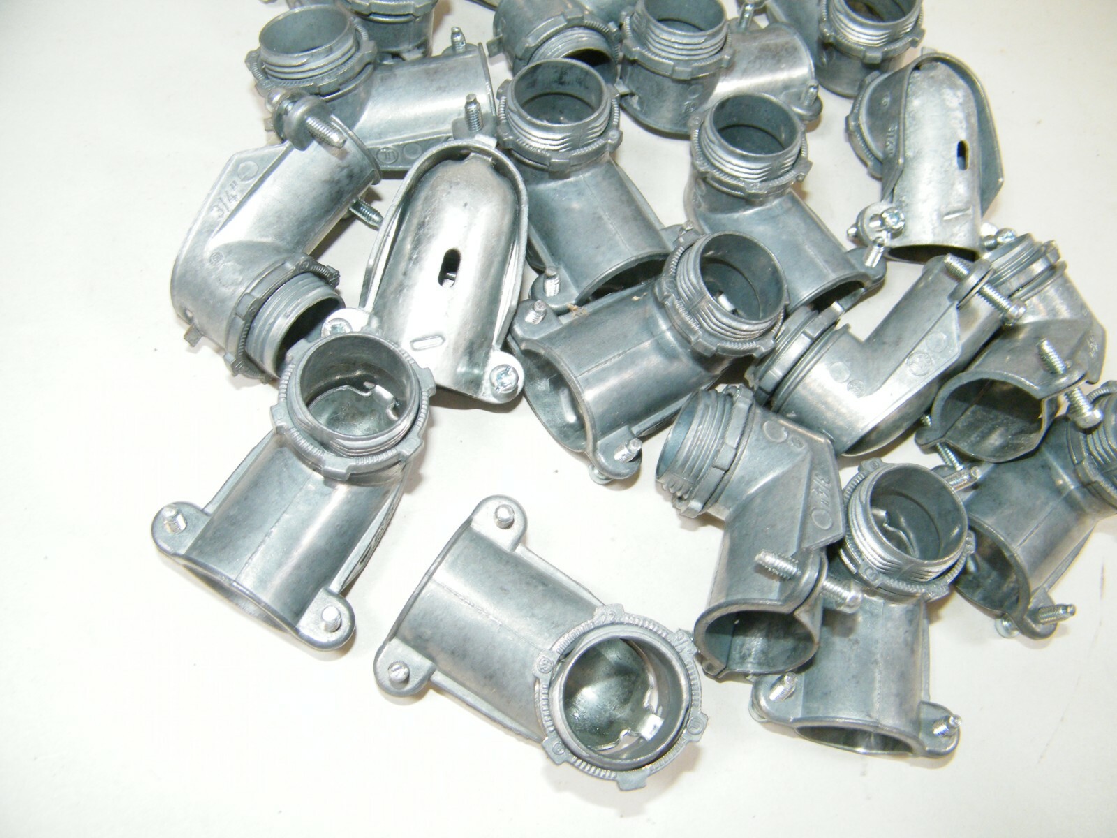 (20) CONDUIT FITTINGS CLAMP STYLE 90 DEGREE 3/4″ CONNECTOR