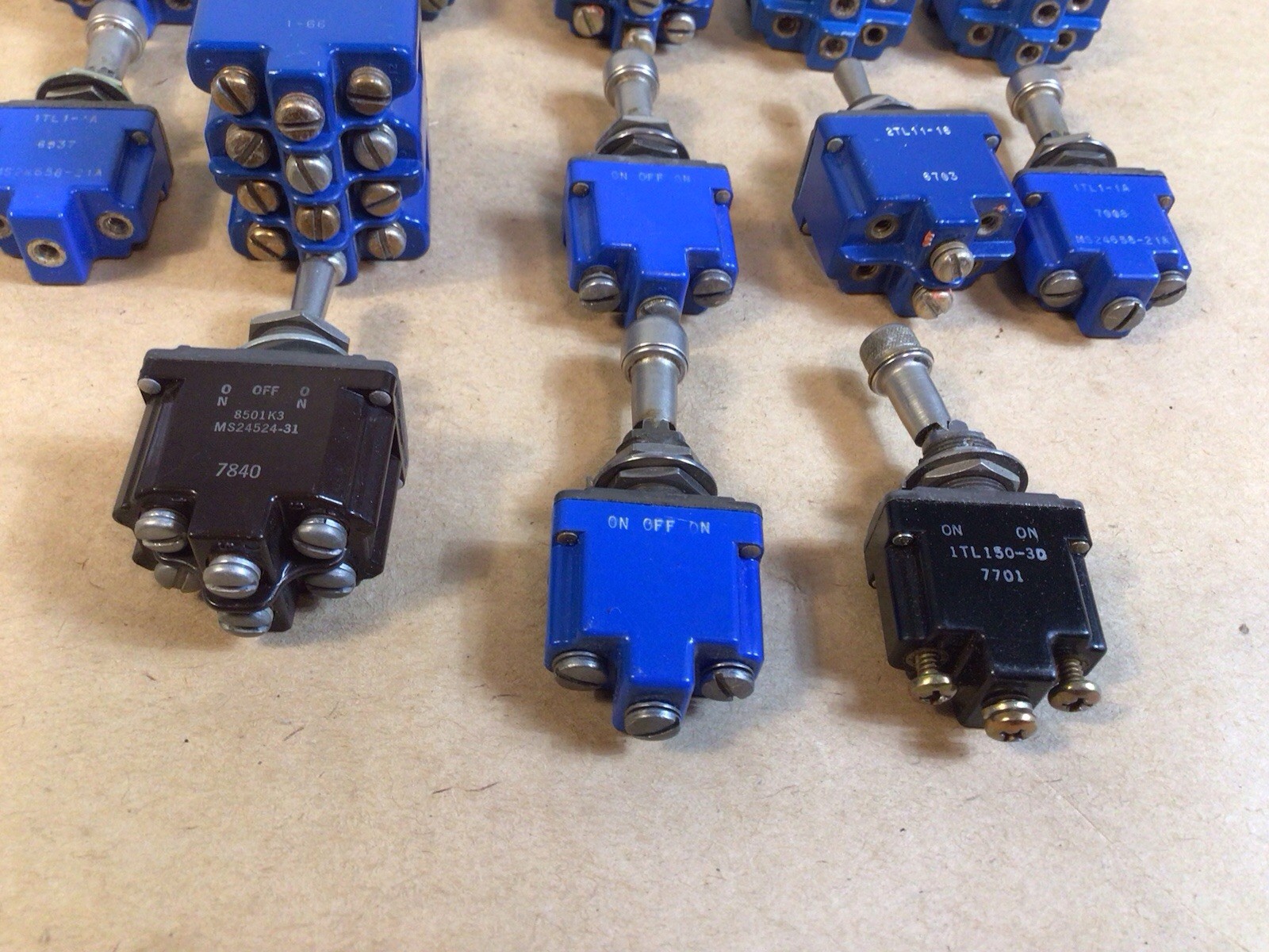 25 Pieces – Honeywell MICRO-SWITCH Large Lot Miscellaneous Switches / As Found