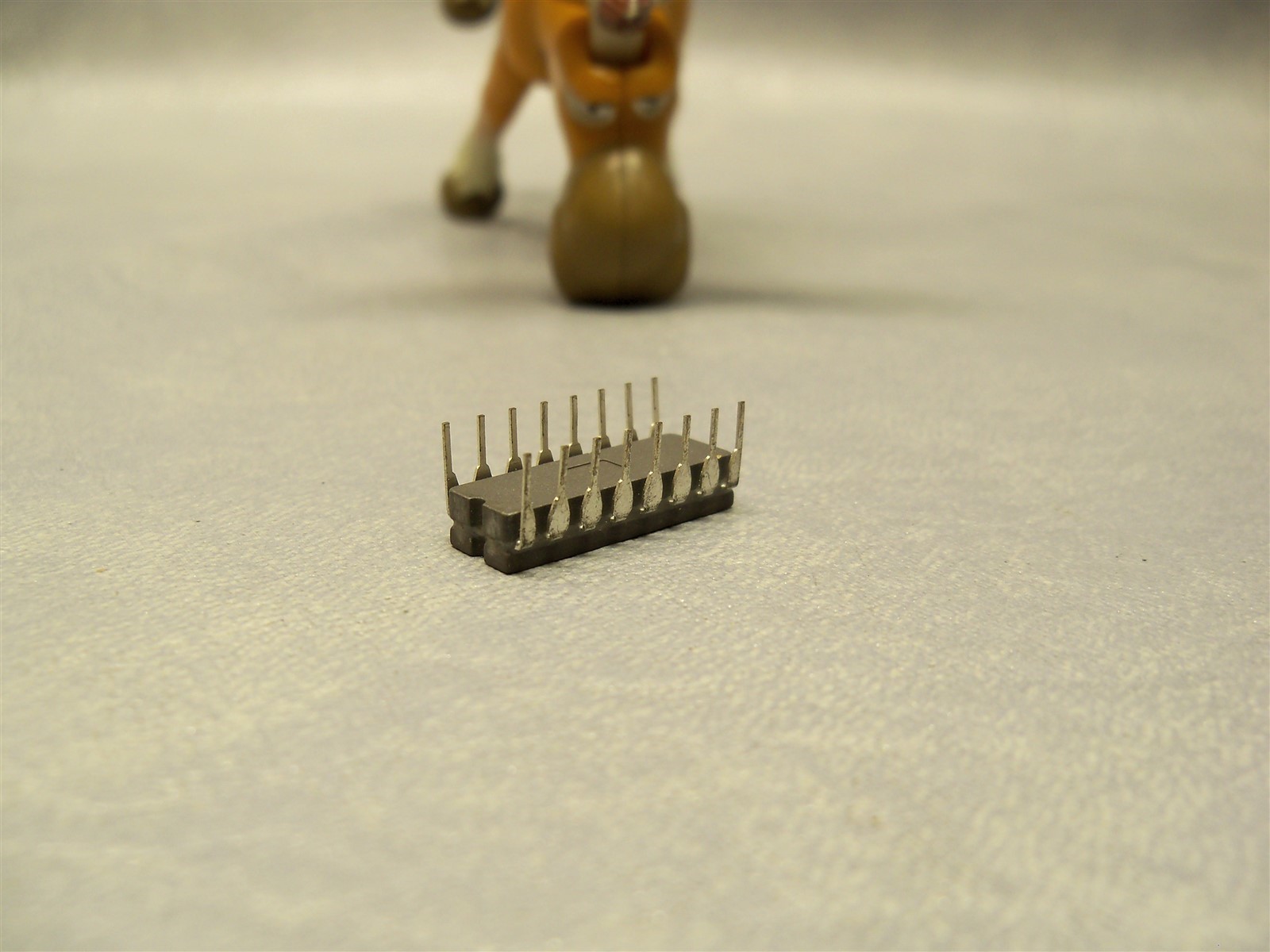 MIS-19581-63 Integrated Circuit Case – Lot of 8