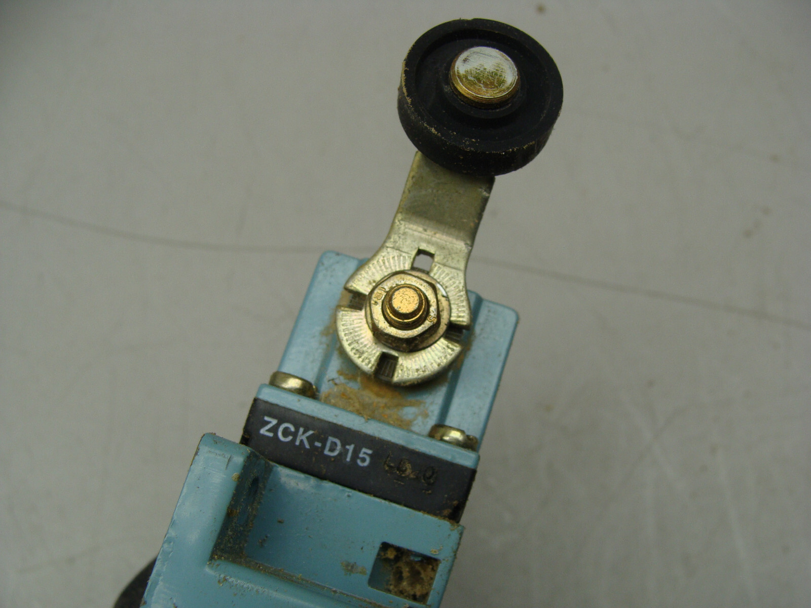 TELEMECANIQUE LIMIT SWITCH XCK-M / ZCK-M1 AC15 240V 3A
