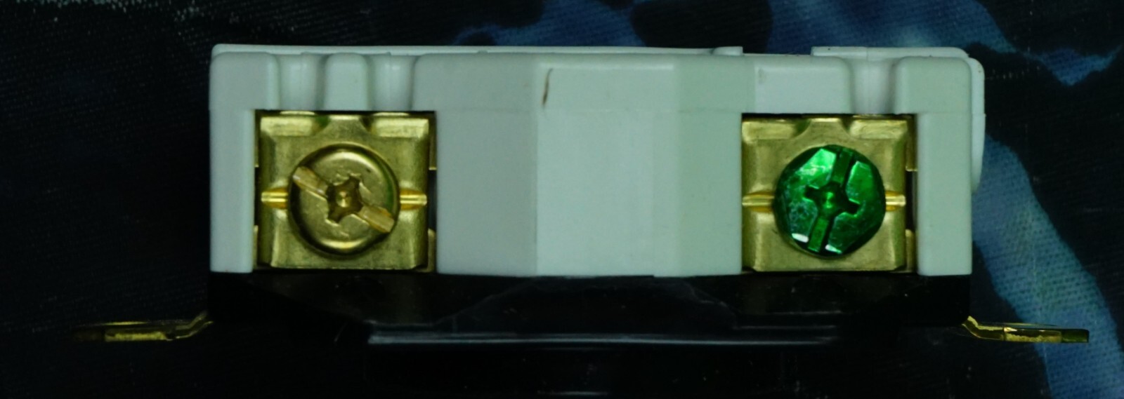New HUBBELL HBL2410A TWIST-LOCK RECEPTACLE 20A 125/250V NEMA L14-20R