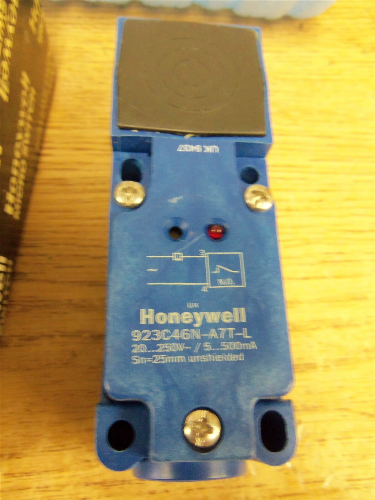 NEW Honeywell 923C46N-A7T-L Proximity Switch *FREE SHIPPING*