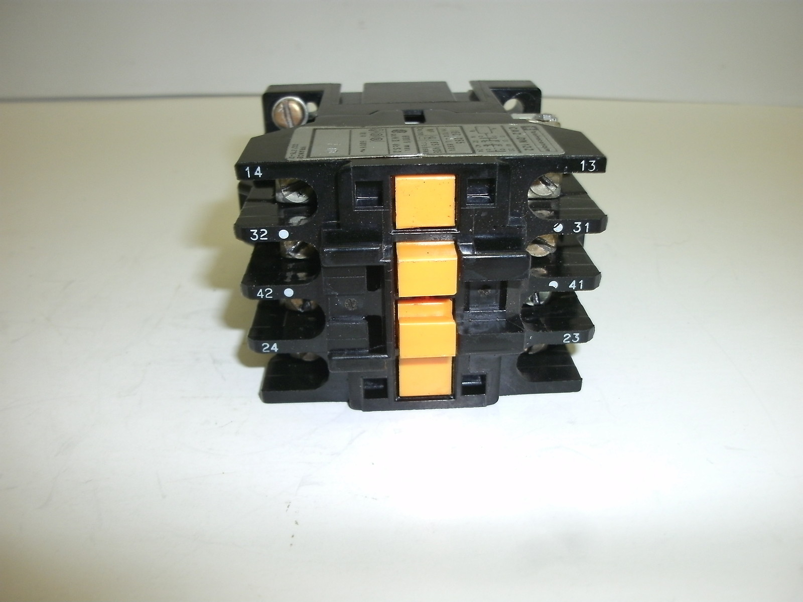 TELEMECANIQUE CA2-DN122 RELAY 100V 50 Hz 110-110V 60 Hz 4 POLE