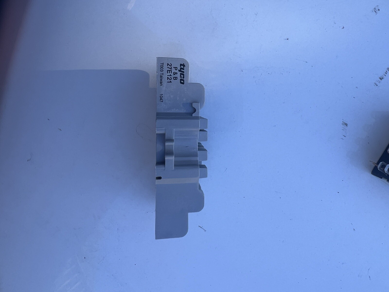 27E121 – Relay Socket, Panel, Screw, 11 Pins, 10 A, 240 VAC