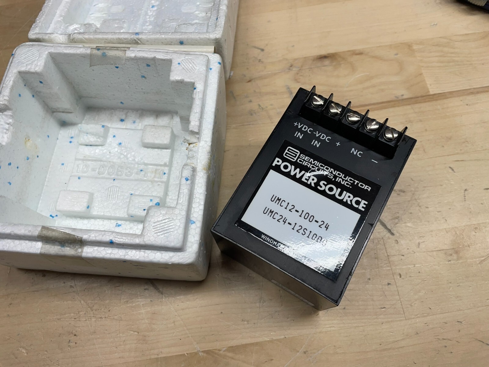 Semiconductor Circuits Power Source UMC12-100-24 / UMC24-12S1000