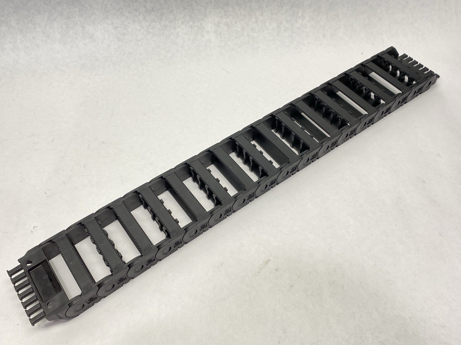 Igus 1400.068.100 E2 Energy Chain 16 Links w/ 14068.2PZ End Brackets