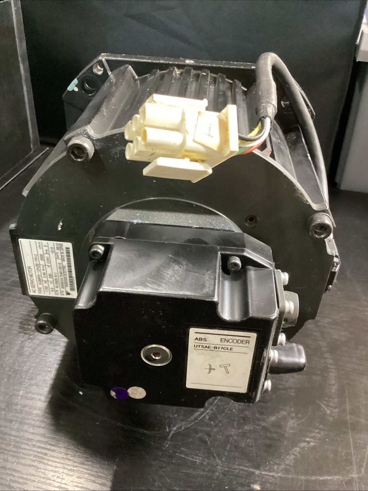 Yaskawa SGMRS-12A2B-YR12 AC Servo Motor 1150W 5.49 N•m 2000 r/min Used #1
