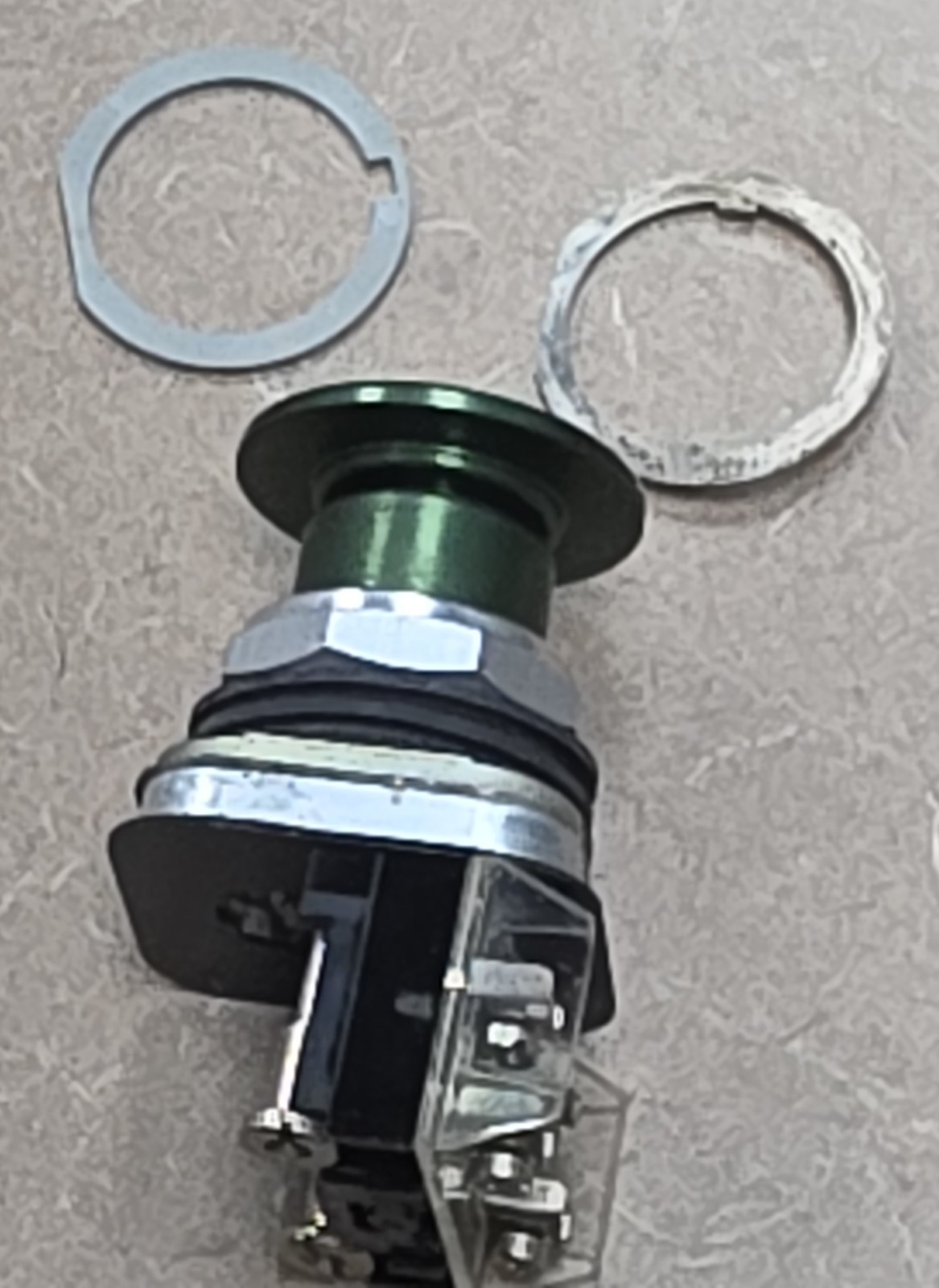 Allen-Bradley 800T-D1A NEMA 4/13 Push Button Mushroom Head Green