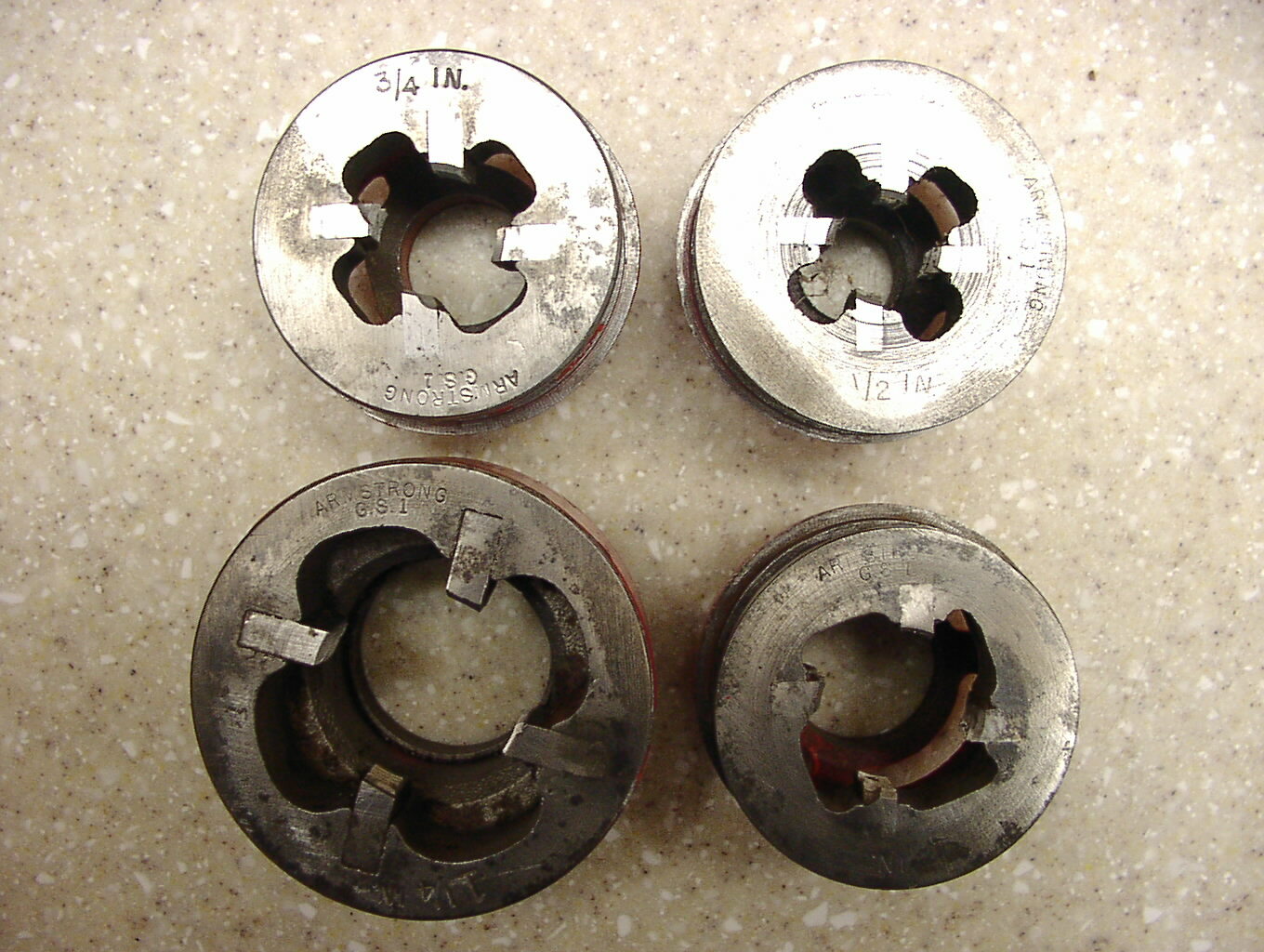 Vntg Ratcheting Die Stock Head,W/1-1/4″,1″,3/4″,& 1/2″ Armstrong Dies/Orig Boxes