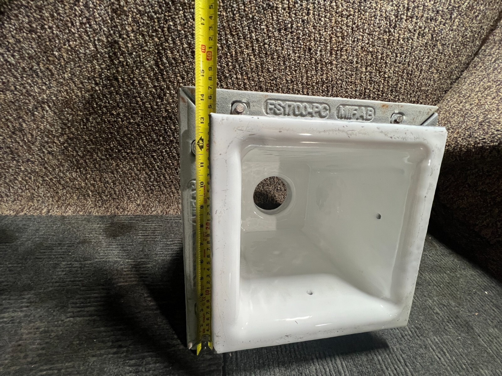 MIFAB 4 in NH 12X12X10 Flanged Body Floor Sink White Powder Coated FS1744-FL-PB
