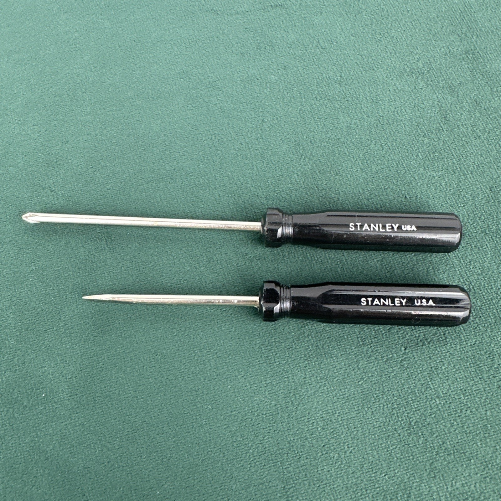 Small Stanley Black Phillips And Flathead Screwdriver Set Of 2
