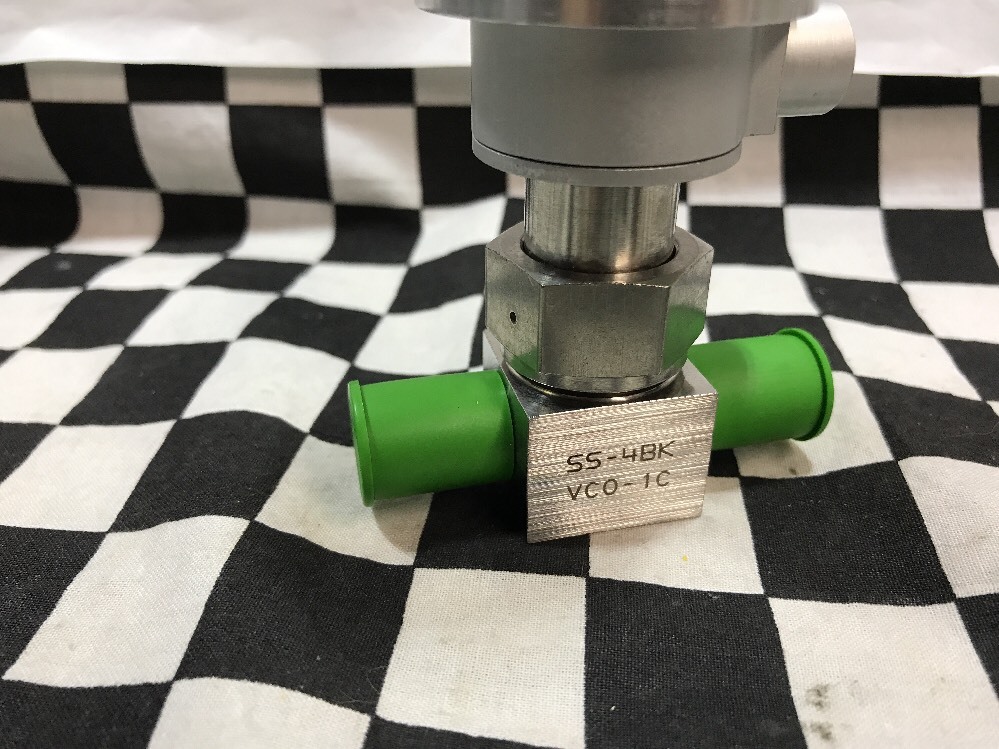 SWAGELOK Bellows Sealed Valve 1/4″ VCO, SS-4BK-VCO-1C, SHIPSAMEDAY #130Z35 Box