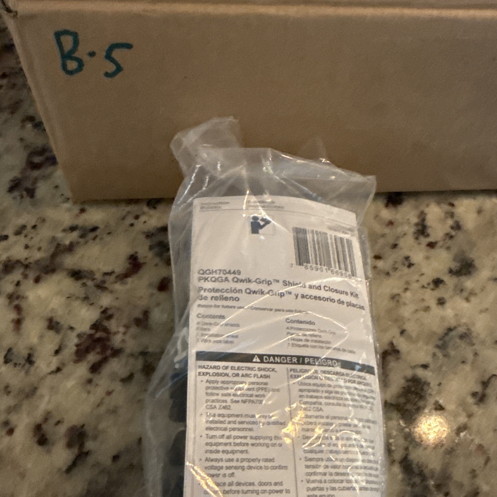 Square D QGH70449 Quik-Grip Shield And Closure Kit PKQGA Brand New In Bag
