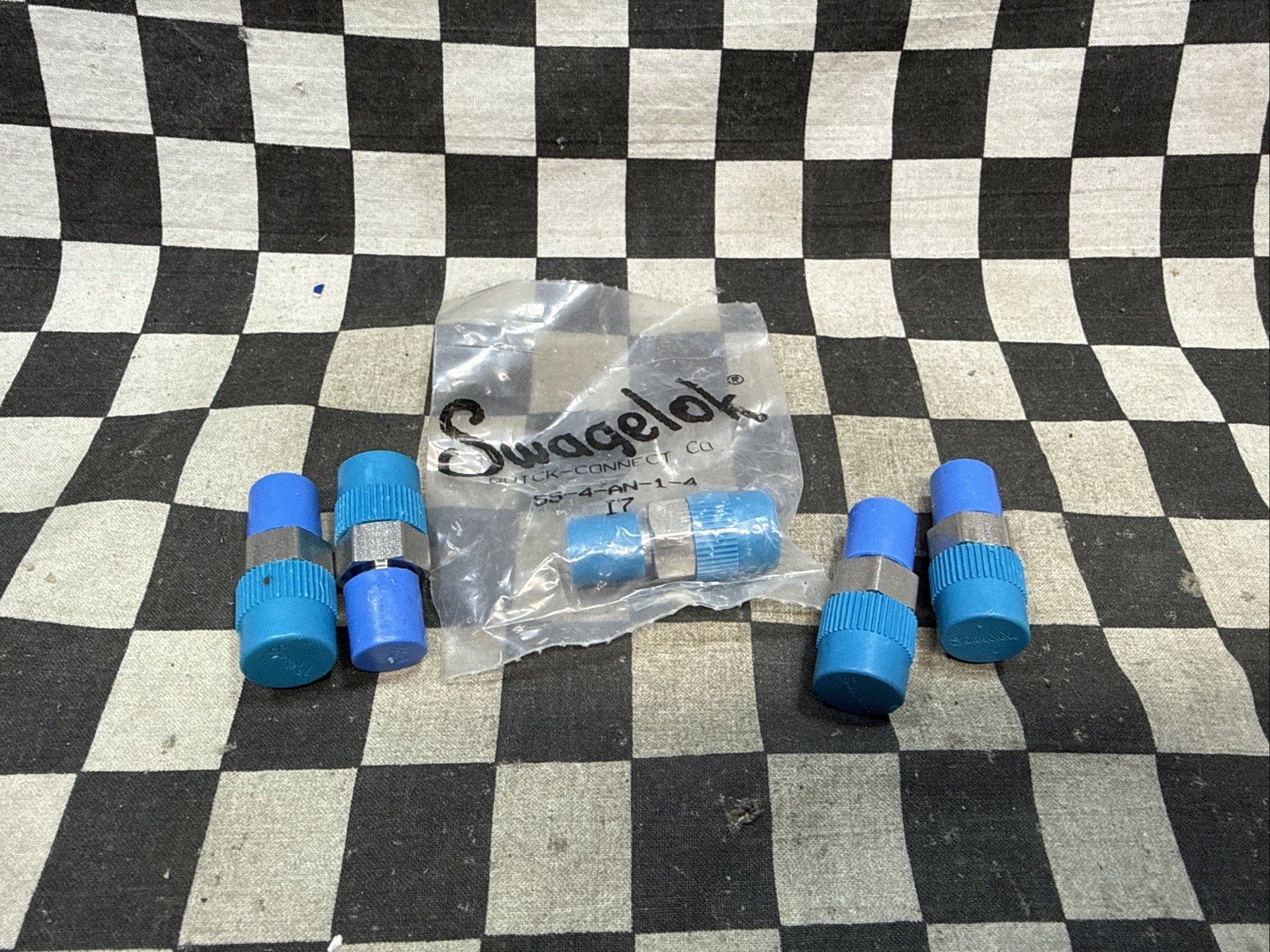 SWAGELOK Adapter, 7/16-20 Male, SS-4-AN-1-4, SS4AN14, L OT OF 4, SHIPSAMEDAY#E75