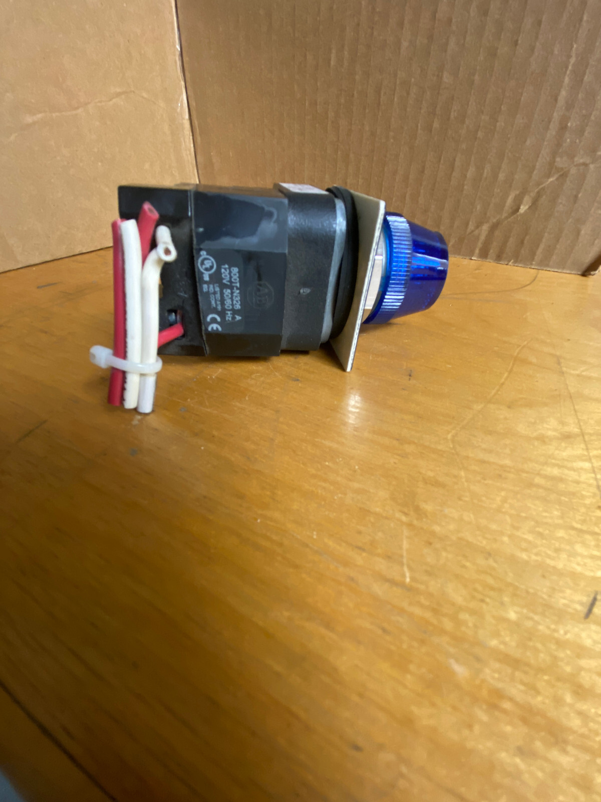Allen Bradley 800TC-P16B Ser. U (blue lightbulb) w/Allen Bradley 800T-N326 A