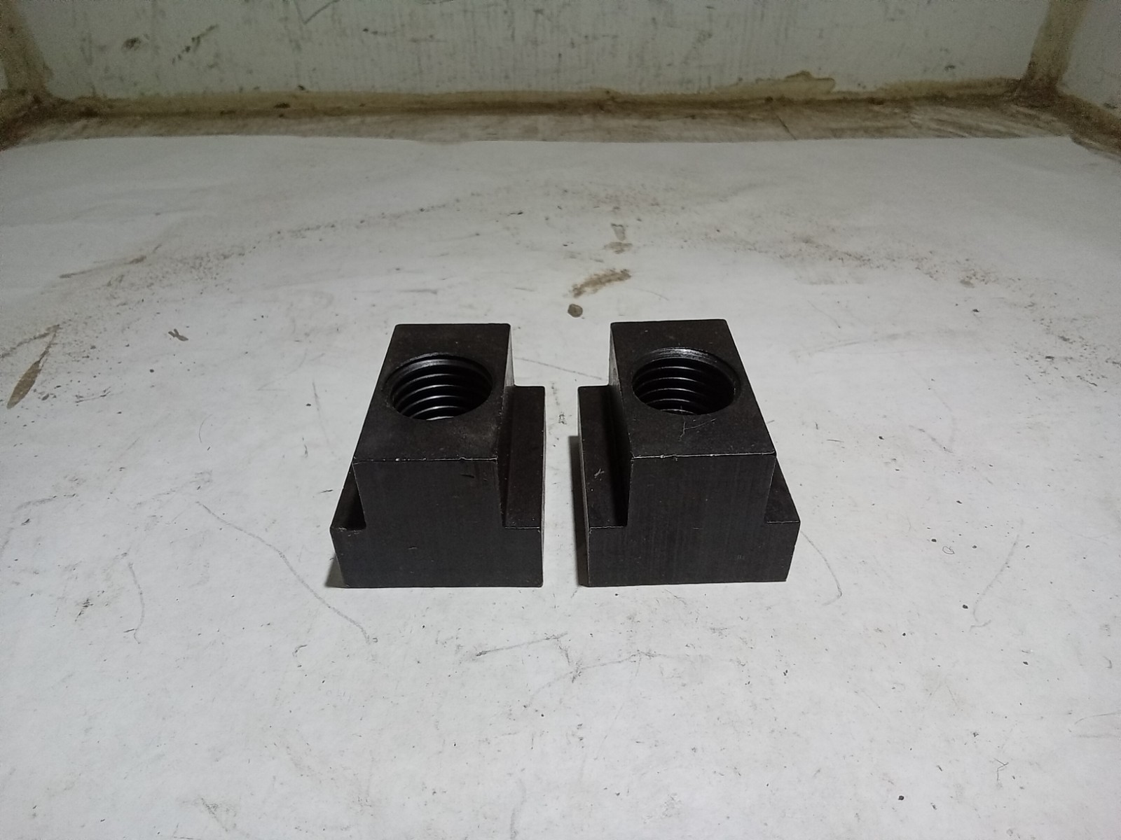 LOT OF 2 MCMASTER CARR 94750A601 FULLY THREADED BLACK-OXIDE STEEL T-NUT(M6E)