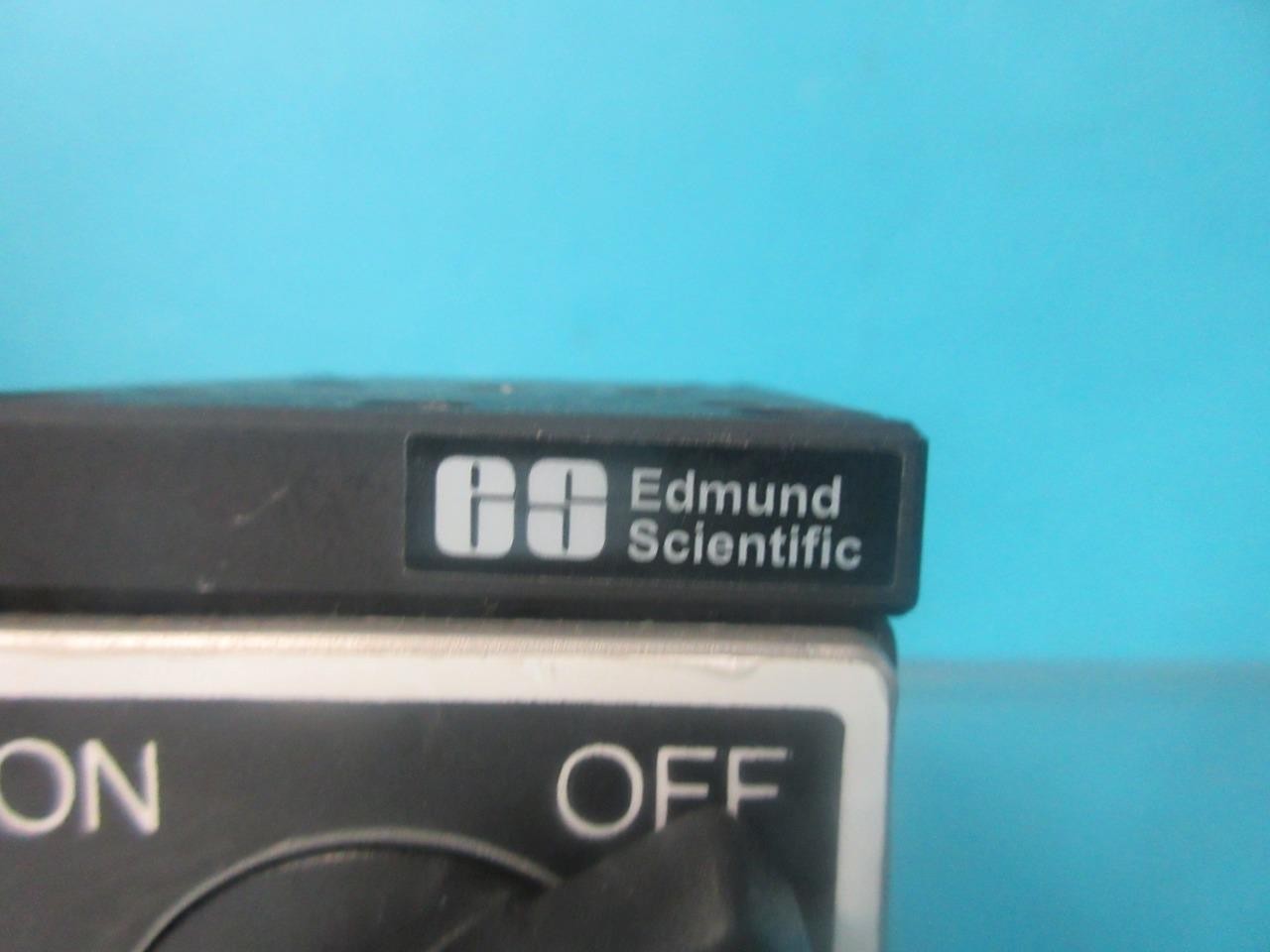 EDMUND INUSTRIAL OPTICS SQUARE MAGNETIC BASE WITH ON/ OFF SWITCH