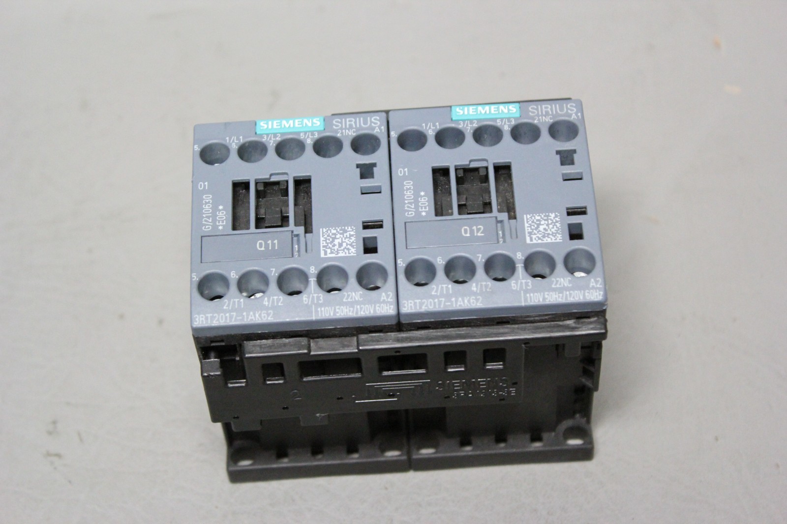 UNUSED SIEMENS REVERSING CONTACTOR 3RA2317-8XB30-1AK6