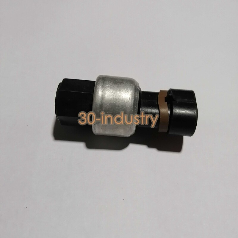 1PCS New For Automobile air conditioning pressure switch sensor GM52482805