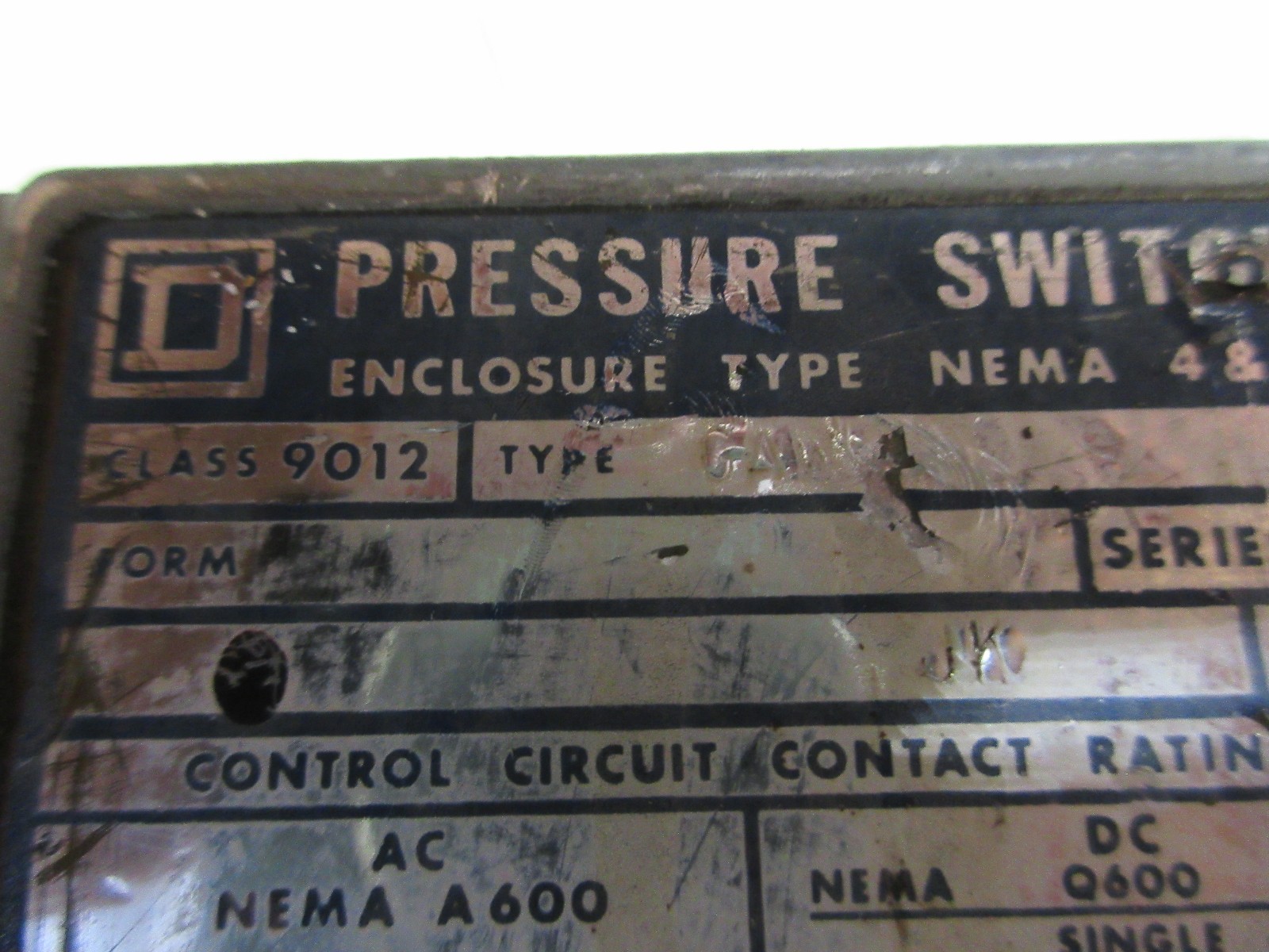 SQUARE D PRESSURE SWITCH ENCLOSURE TYPE NEMA 4&13 CLASS 9012 GAW