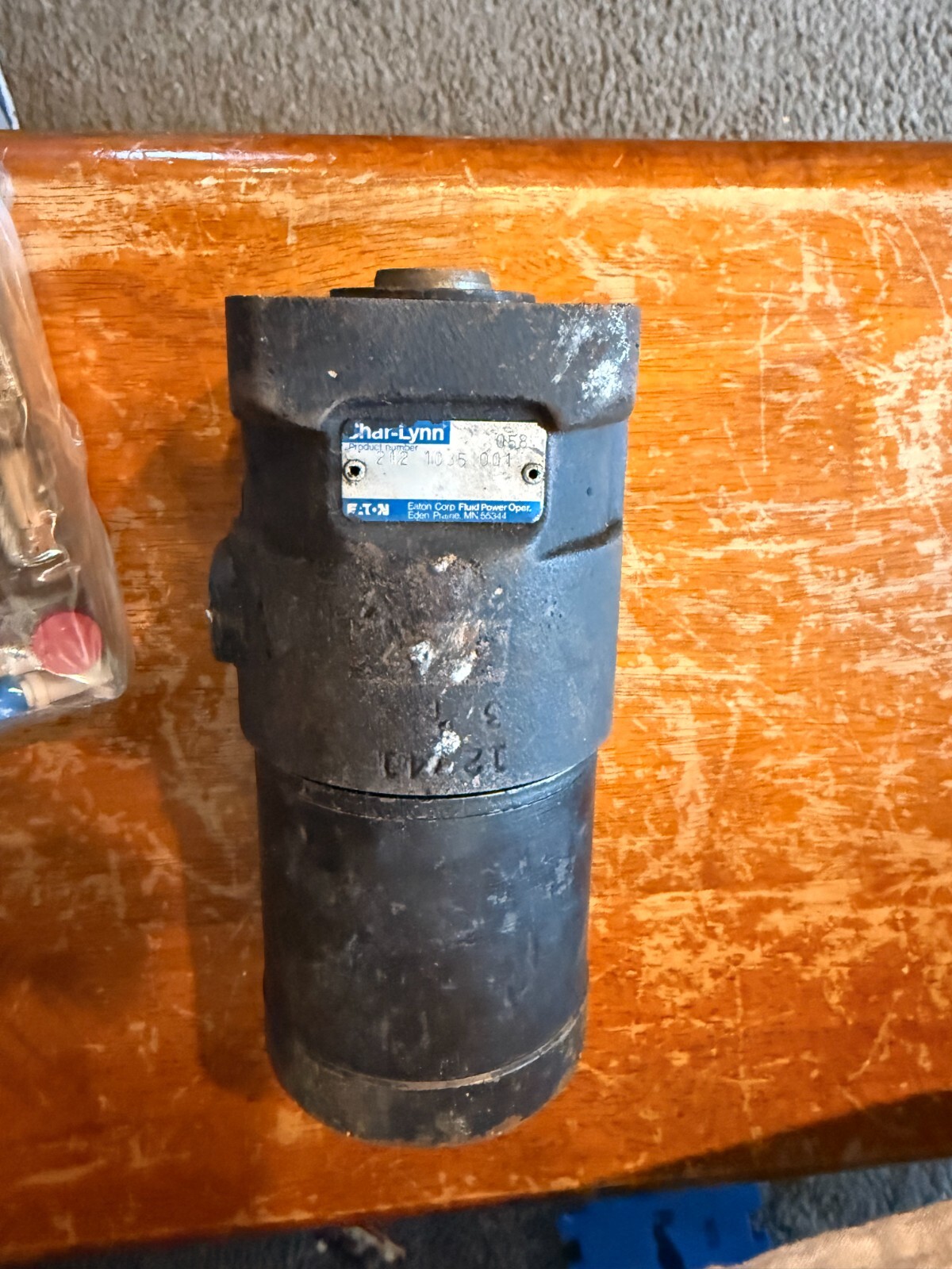 OEM Eaton Char-Lynn Hydraulic Spool Motor tractor # 212 1035-001 / 12741 / 058