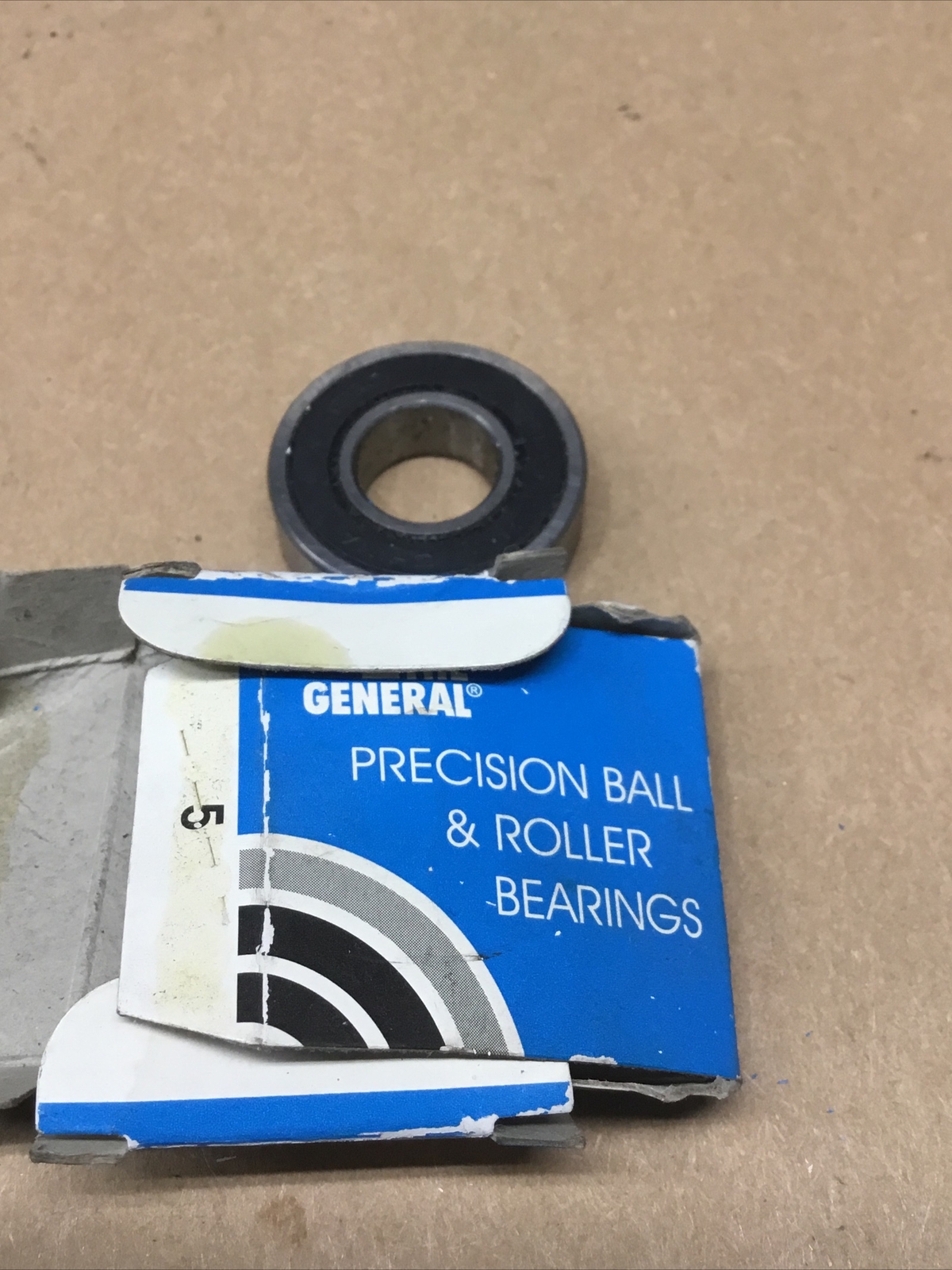 NEW General Bearing Corporation Z99R8 Shielded Roller Ball Bearing #712K104