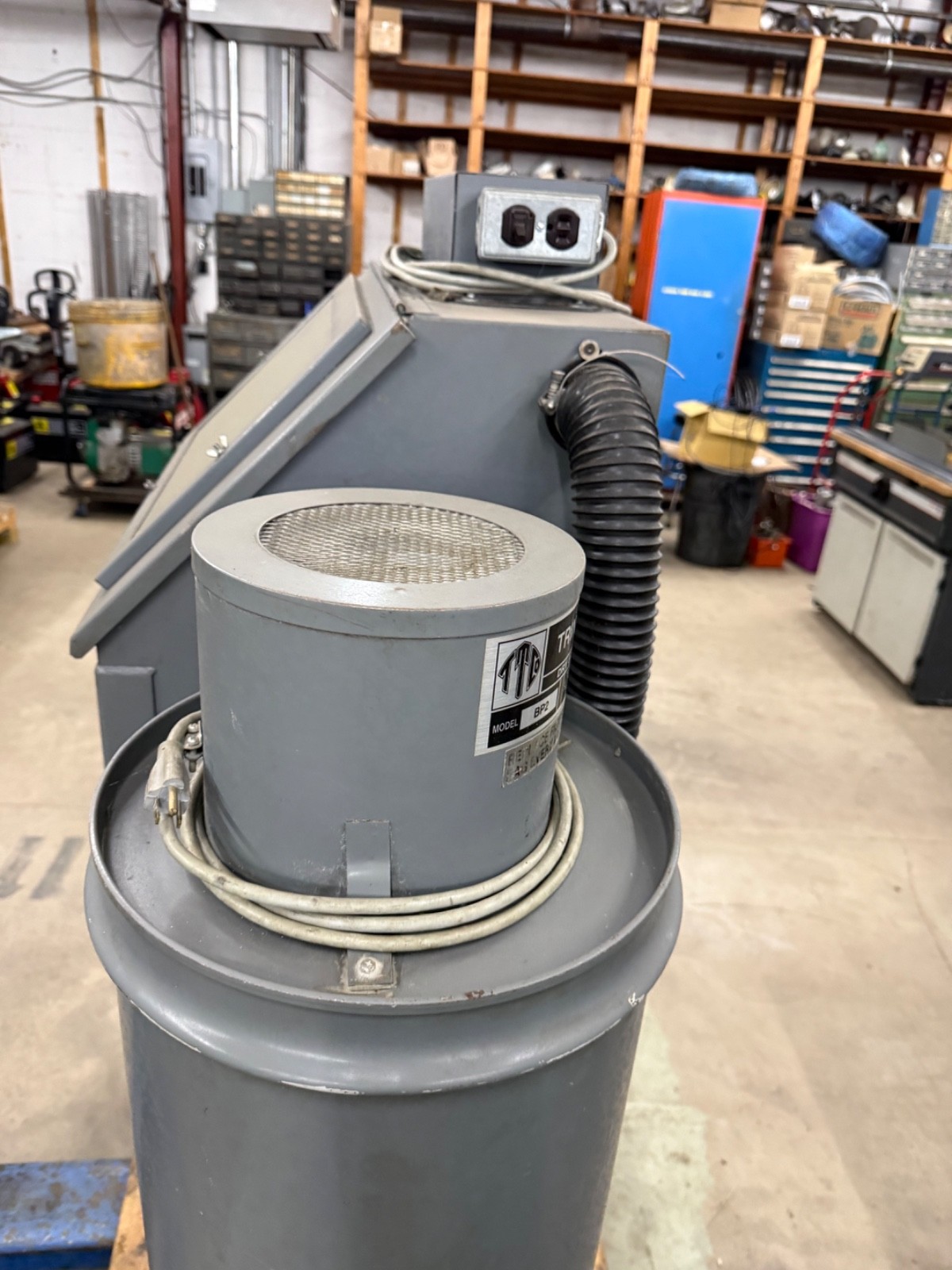 Trinco 24 BP sandblast cabinet with dust collector