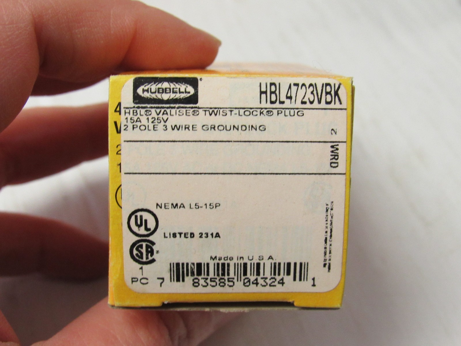 (4) HUBBELLTWIST LOCK TURN & PULL PLUG HBL4723VBK 15 AMP A 15A 125V 2 POLE 3W