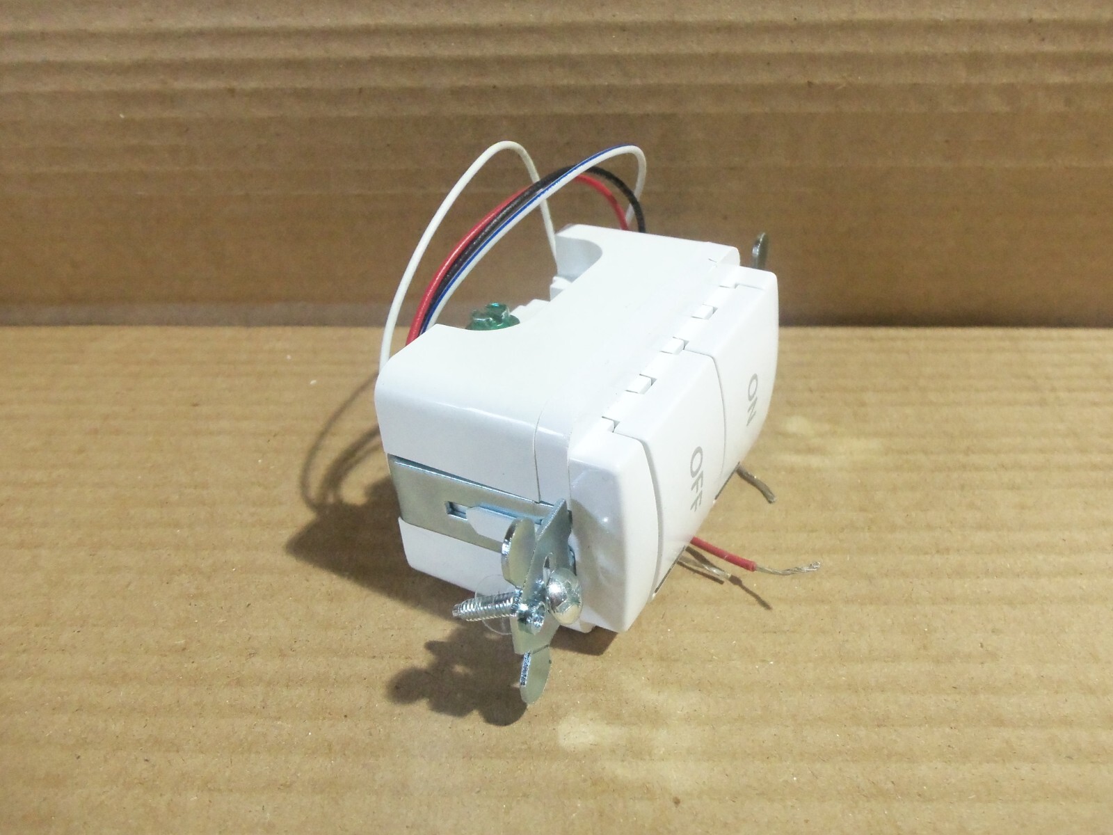 NEW ACUITY CONTROLS sPODM SA WH ENCLOSED ENERGY MANAGEMENT EQUIPMENT WHITE