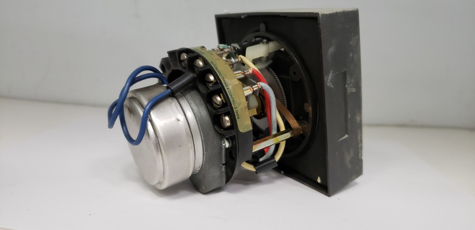 ATC 309E 030 A 04 XX MOTOR DRIVEN PUSHBUTTON TIMER, 120VAC/60Hz (PARTS ONLY)