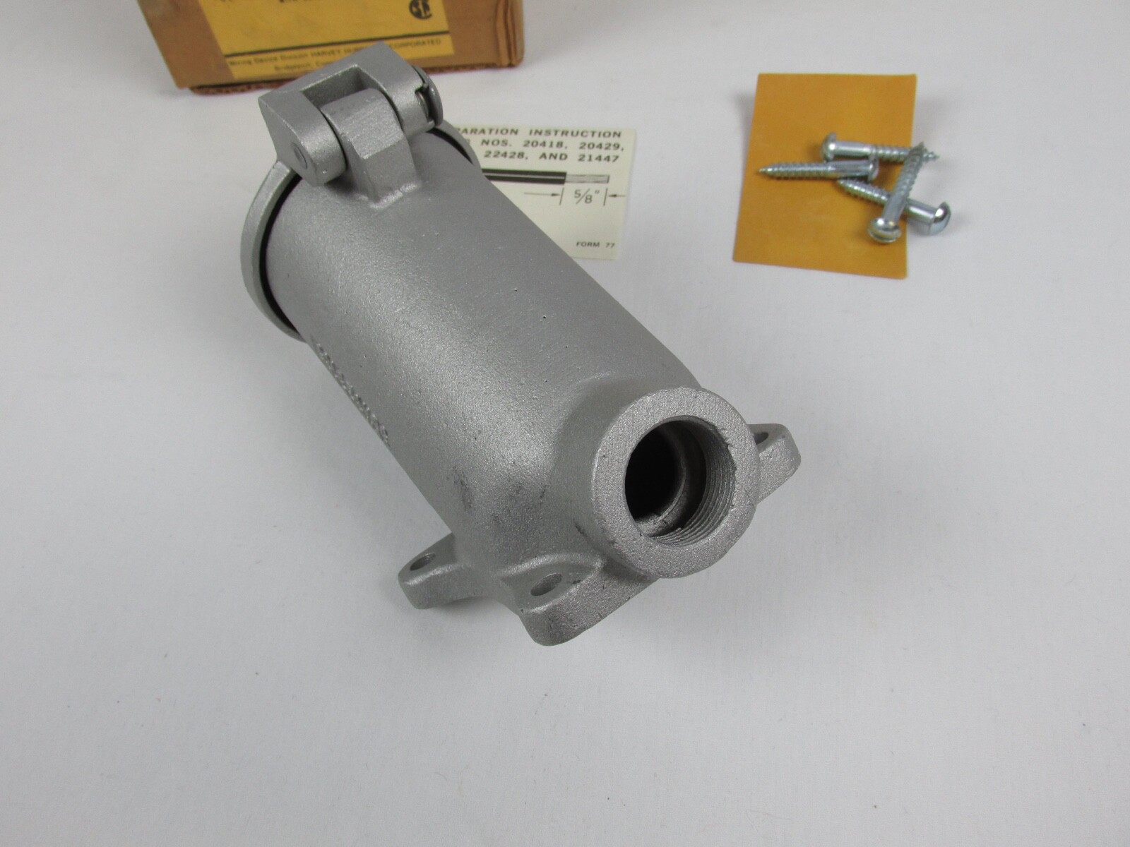 Hubbell 21447 Hubbellock Angle Weatherproof Inlet 30A/600VAC, 20A/250VDC NOS