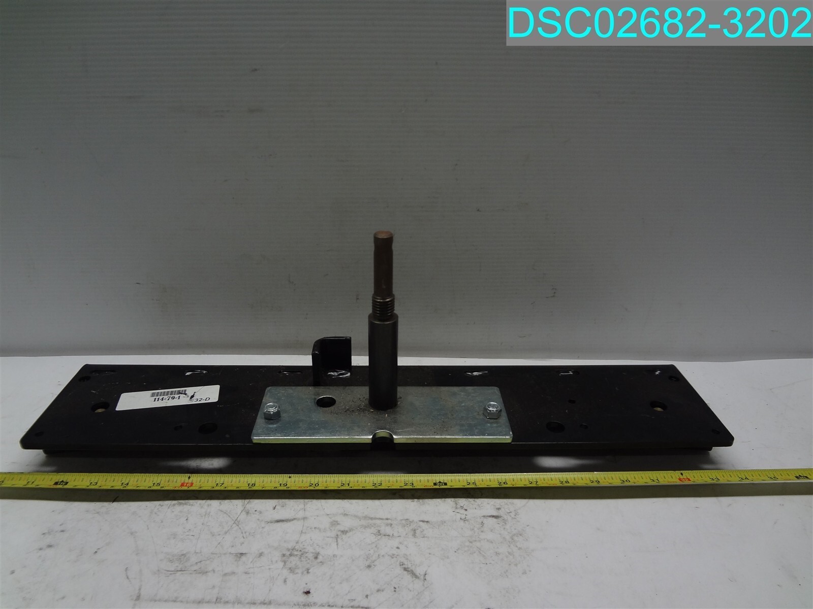 114-79-1 E32-D BLACK 23-3/4″ L X 5-1/4″W PIN 6-1/4″