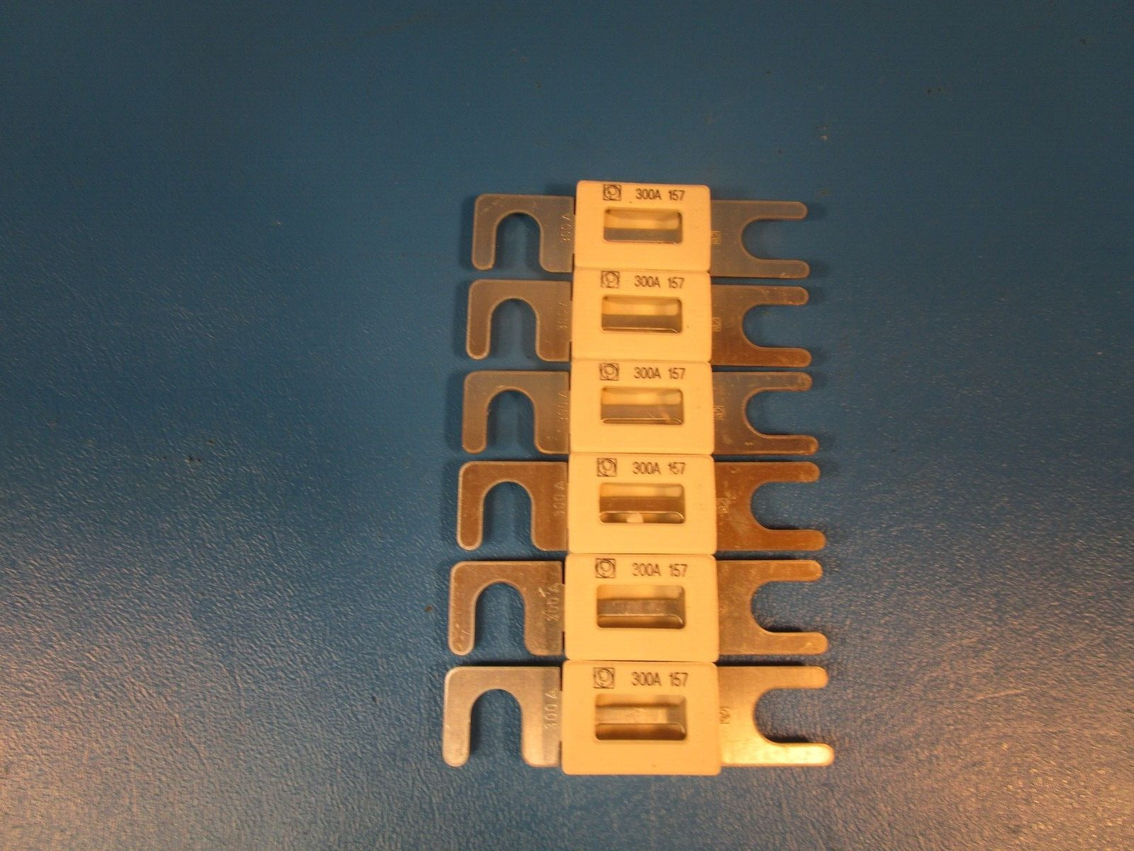 LOT OF 6 MOUSER 576-157.5701.6301 Littelfuse Specialty Fuses 300A 60V FUSE STRIP