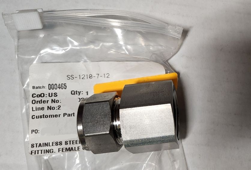 NEW Swagelok SS-1210-7-12 Fitting 3/4 in. Tube OD x 3/4 in. Female NPT