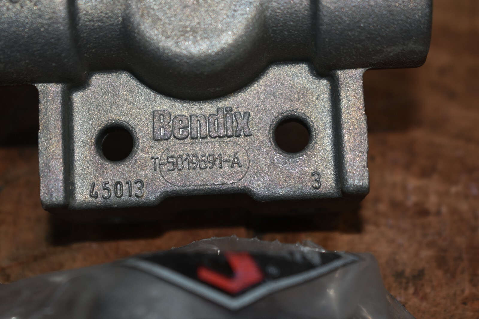Spartan 3/8 Hose Tee 0722-MM5-U01 NSN:4730-01-541-0771 Bendix T-5019691-A New