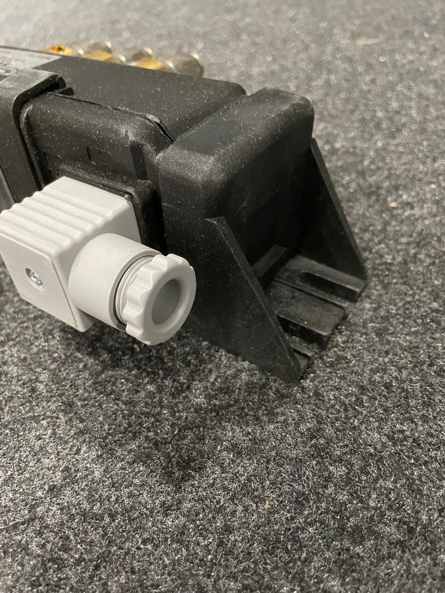 DWYER Solenoid Valve Enclosure with Timer, 24 VDC, 3 Valves 24V SVT-3-DC