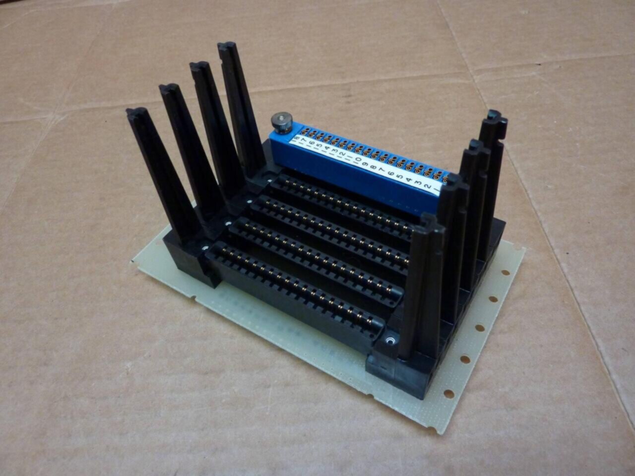 SULLINS ELECTRONIC CORPORATION Circuit Board w/ Rack EZM18HRMH-S38 New #24725