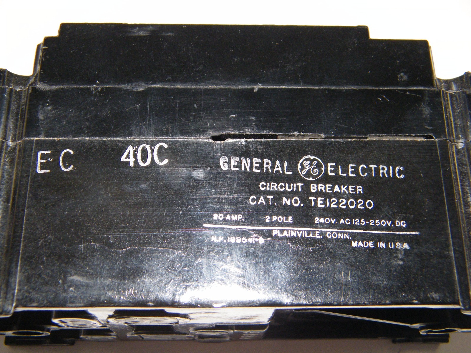 GENERAL ELECTRIC / GE 2 POLE CIRCUIT BREAKER 20AMP 240v ac, TE122020 125-250v dc