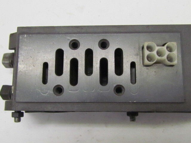 Numatics ISO 5599/II Manifold Base Block Plug-In 1/4″ NPT Ports NON “Z” Board