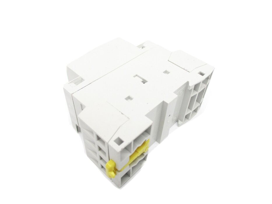 SCHNEIDER ELECTRIC 15963 220/240V UNMP