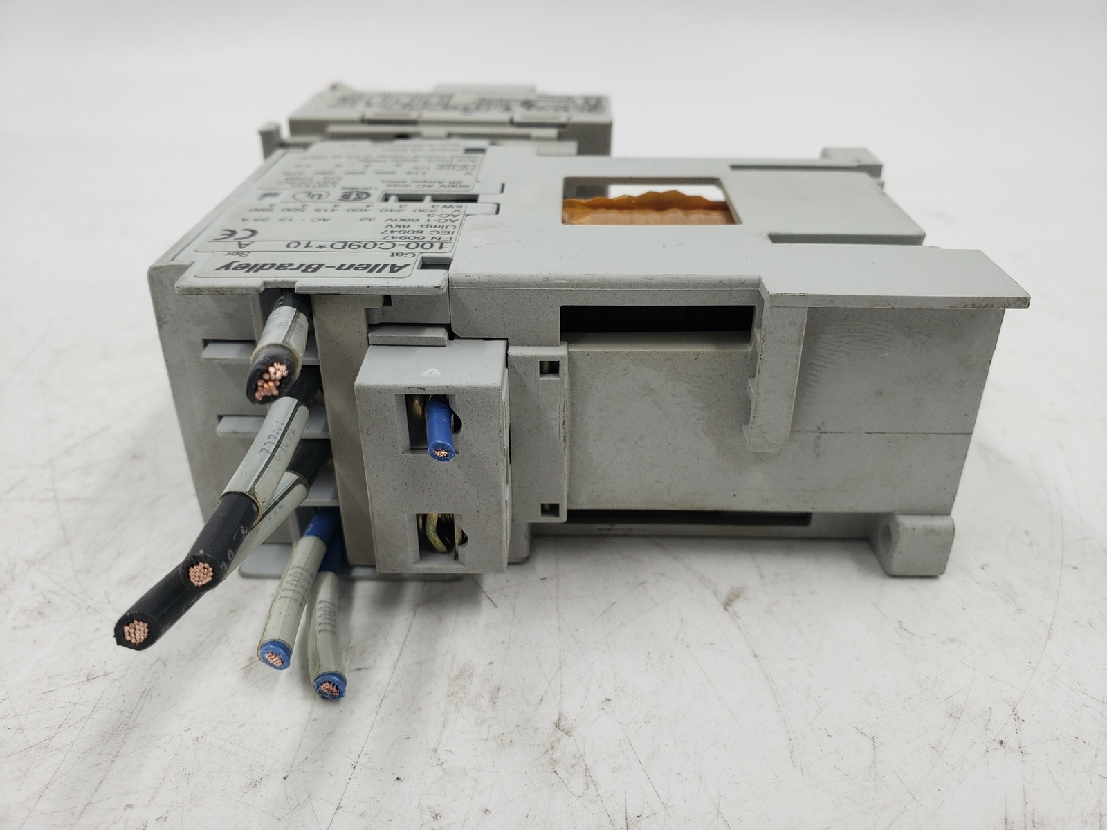 Allen Bradley 100-C09D 10 Ser A