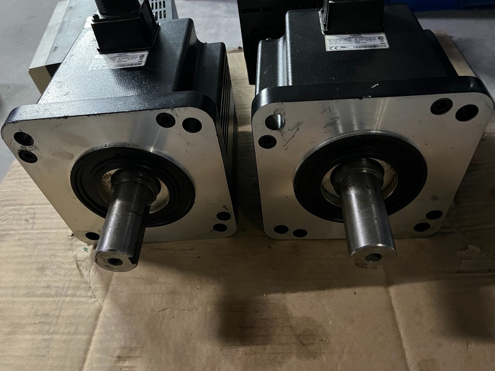 1P Schneider BCH1802N12A1C+LXM23AU30M3X used Accept counteroffer